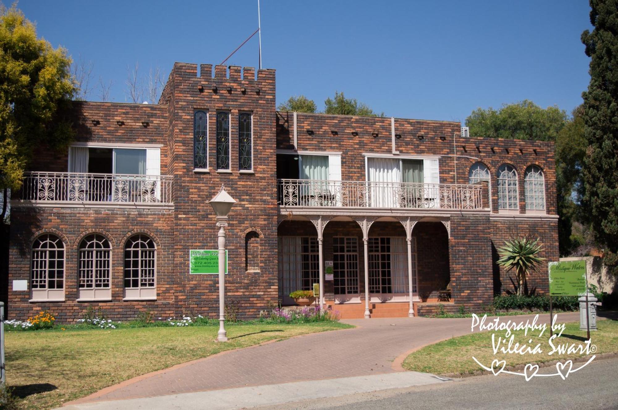 Mistique Waters Guesthouse Parys Exterior foto